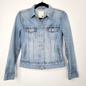 2010s Levi’s Light Wash Trucker Denim Jacket Size XSmall Classic Fit